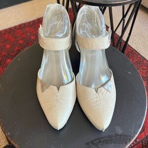 DORKING by FLUCHOS leather heels, beautifully craftsmanship. Size 40 (US 9)